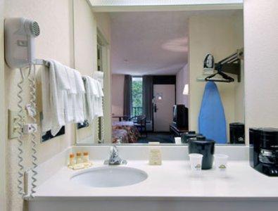 Days Inn Lake Norman Cornelius Δωμάτιο φωτογραφία