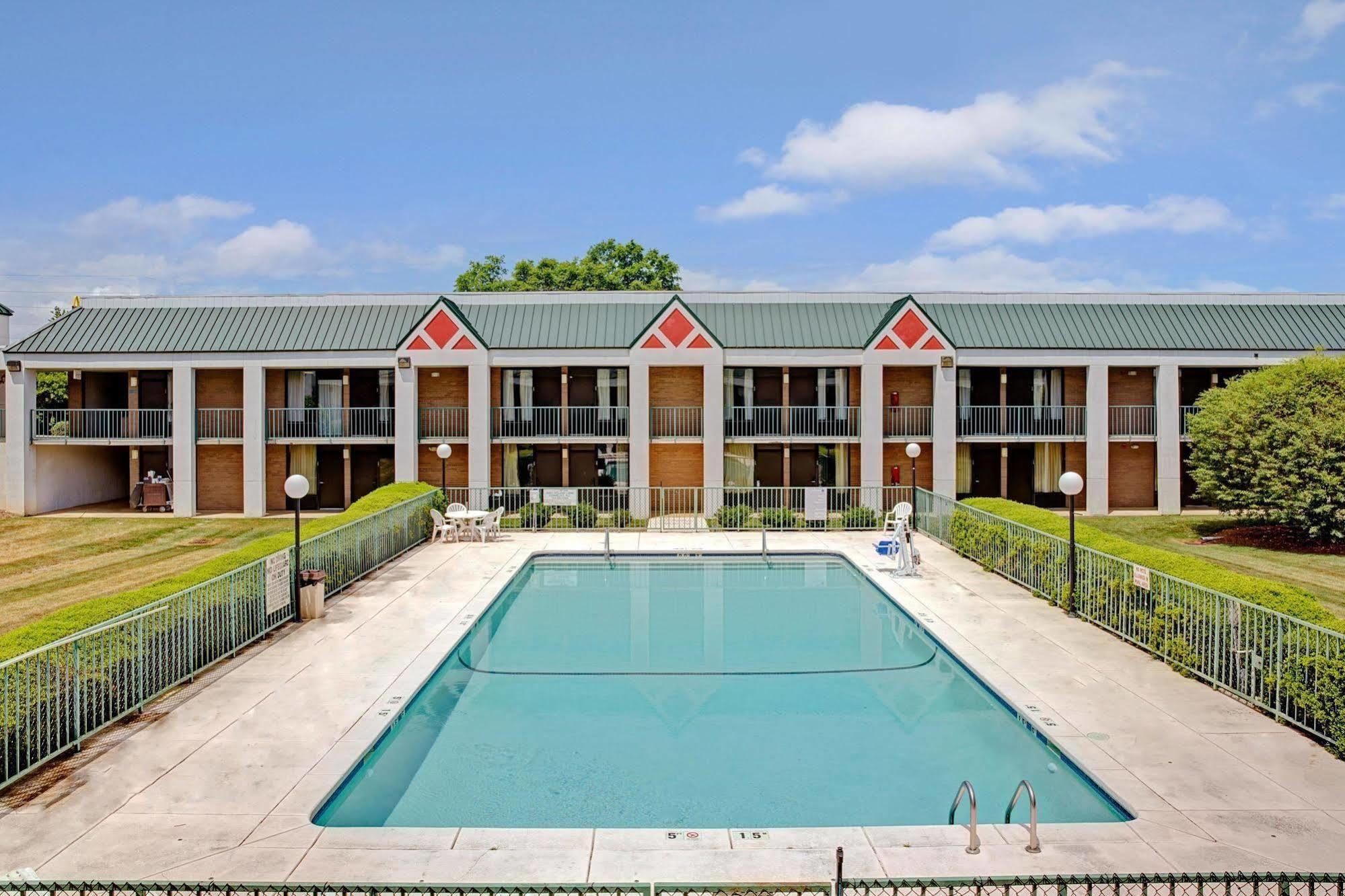 Days Inn Lake Norman Cornelius Εξωτερικό φωτογραφία