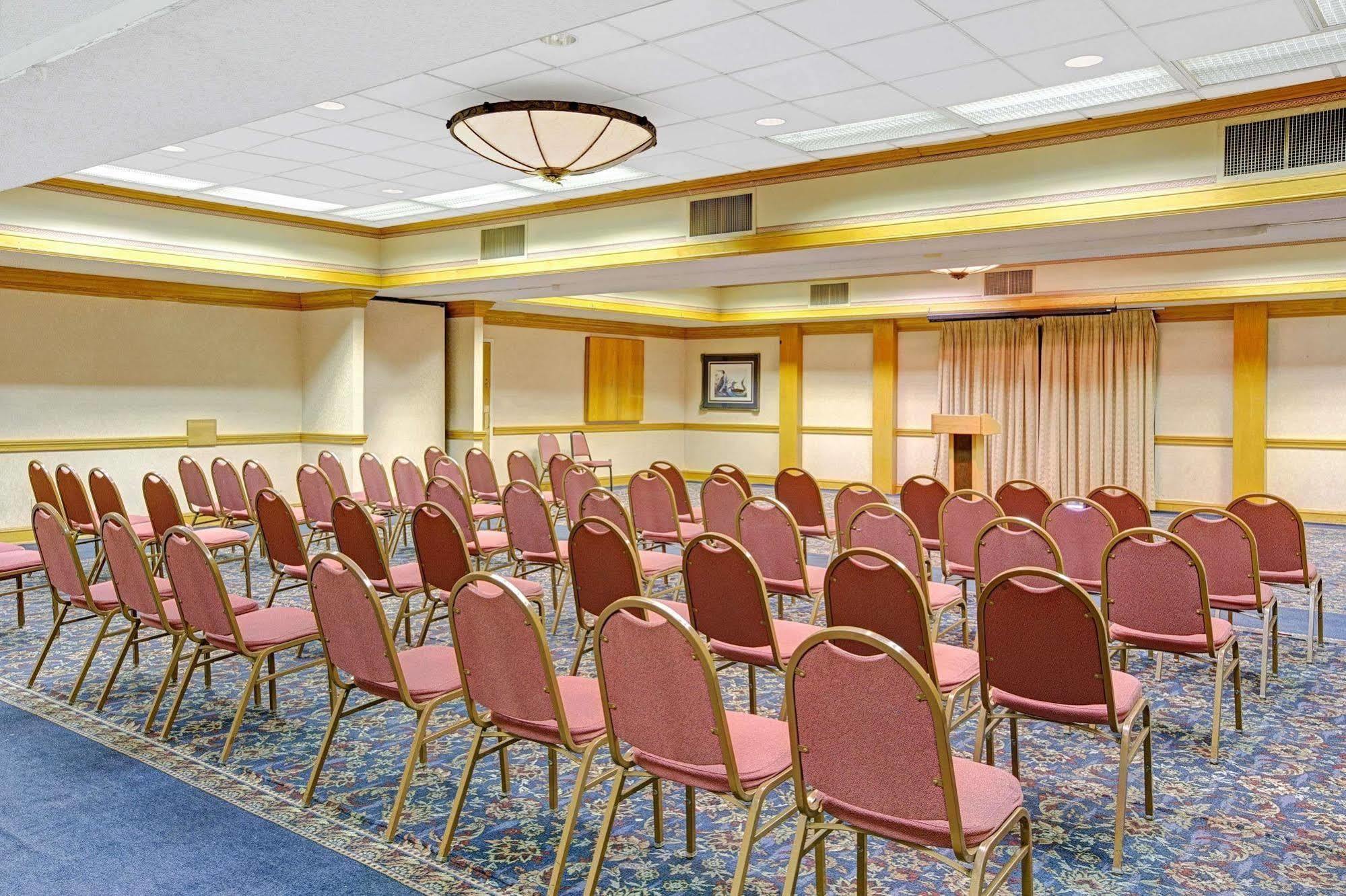 Days Inn Lake Norman Cornelius Εξωτερικό φωτογραφία